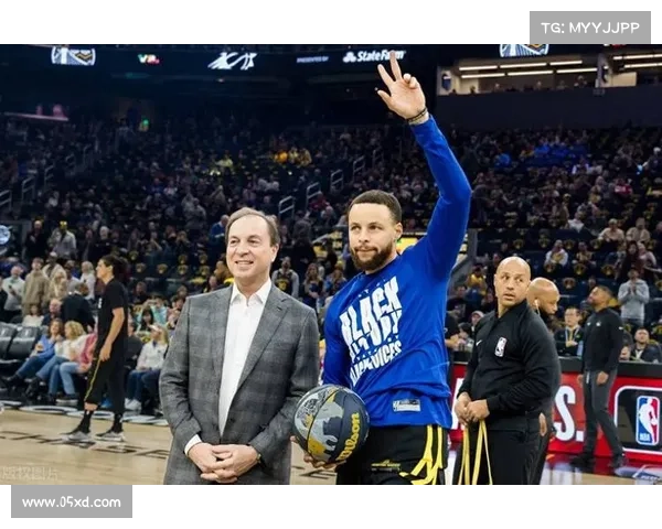 库里领衔勇士队再创辉煌 以全新面貌征战NBA赛季